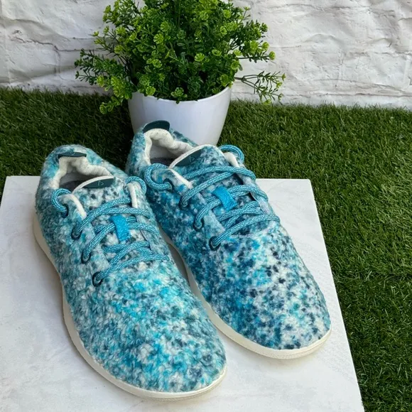 Allbirds Wool Runners fluffs natural cream sole color Sz 10 US mentioning shoes