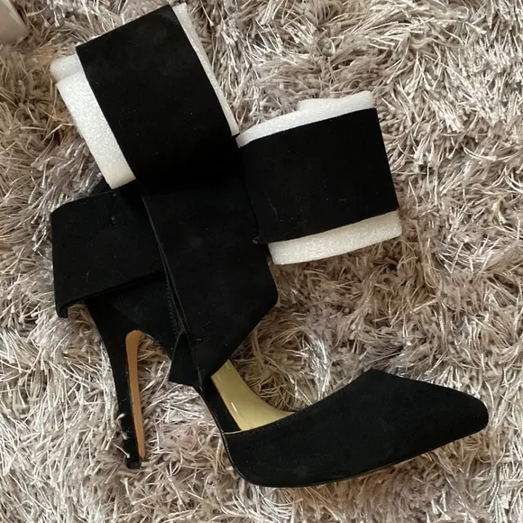 Aminah Abdul Jillil Black Suede Bow Pump, Sz 8