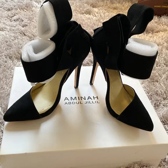 Aminah Abdul Jillil Black Suede Bow Pump, Sz 8