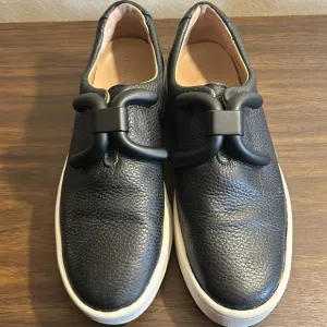 An Hour and a Shower Knot Sneakers Black Size 39 \ 8.5