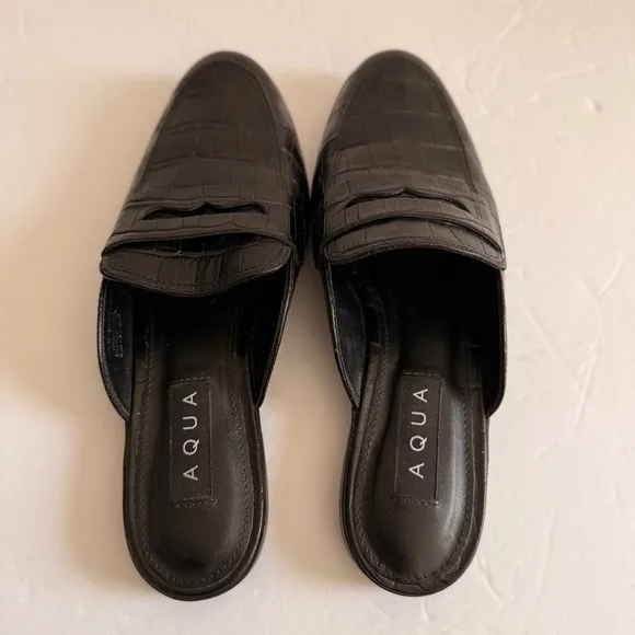 Aqua Women's Black mule slide size 5