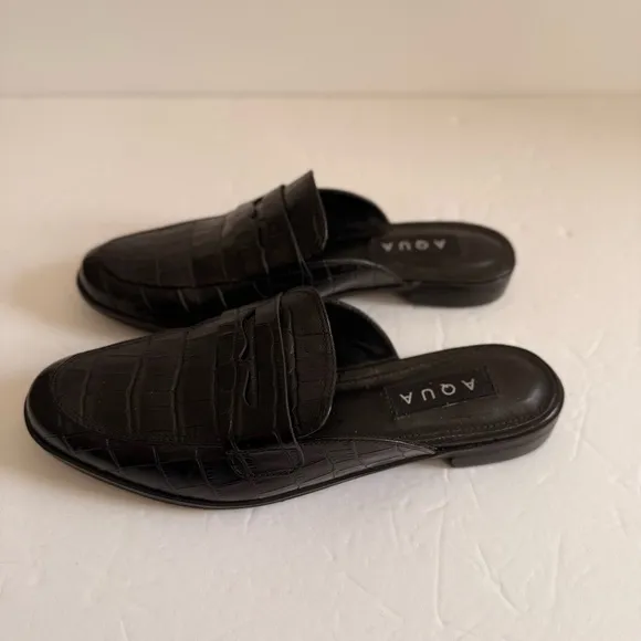 Aqua Women's Black mule slide size 5