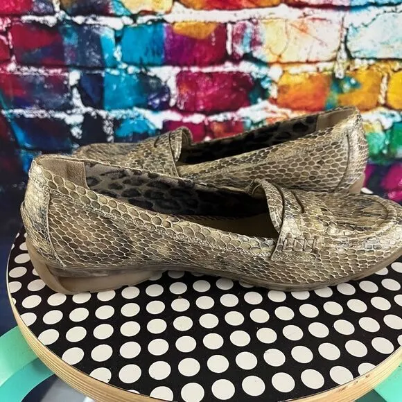 Aquatalia Snakeskin flats loafers slip on shoes Size 8 Made in Italy