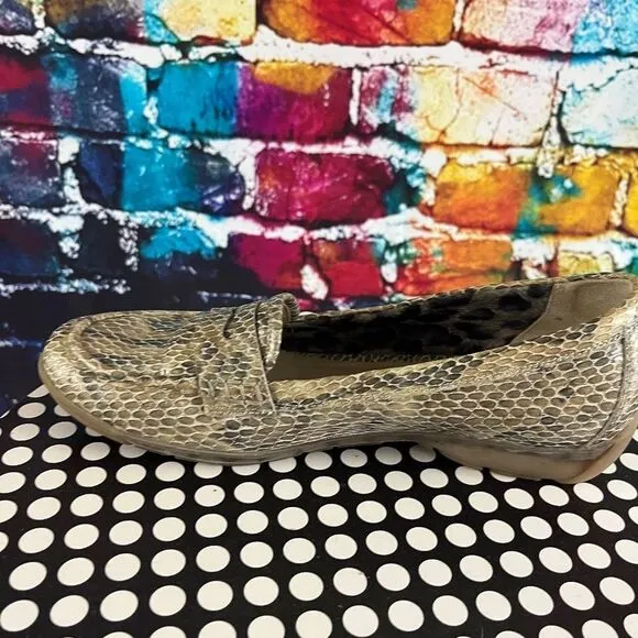 Aquatalia Snakeskin flats loafers slip on shoes Size 8 Made in Italy
