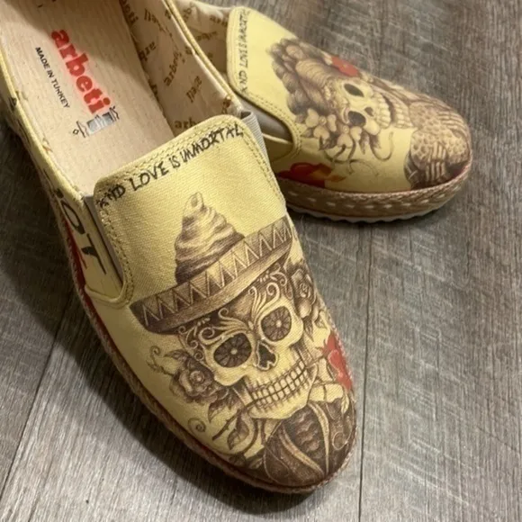 Arbetti Canvas slip on Dia de los Muertos sugar skull espadrilles size 40