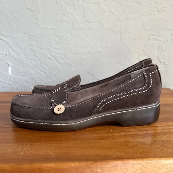 Array Brown Suede Women's Loafers size 11 new without box