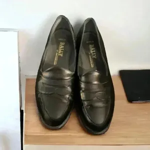 Bally of Switzerland Men’s Vintage Andrew Black Calf Men’s Leather Loafers 9.5