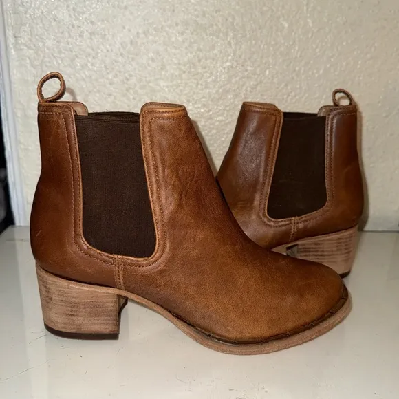 BEEK Condor chocolate acorn leather ankle boot size 6 NWT