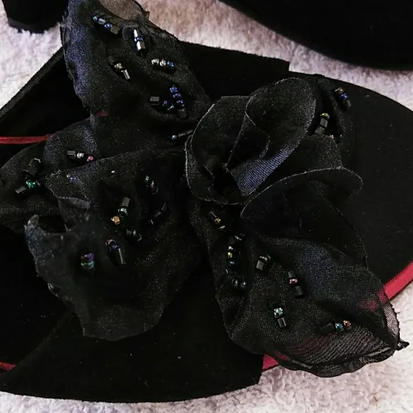 Beverly Feldman, flower sequined‎ heel Sz 8…