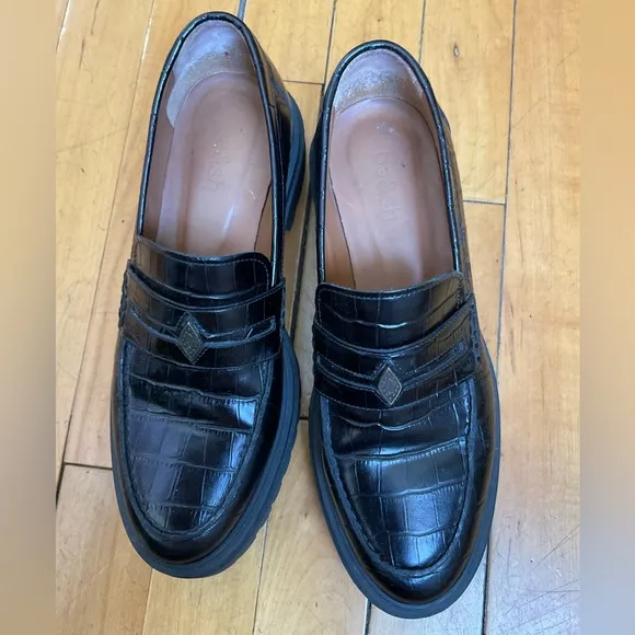 Black Crocodile Pattern Loafers