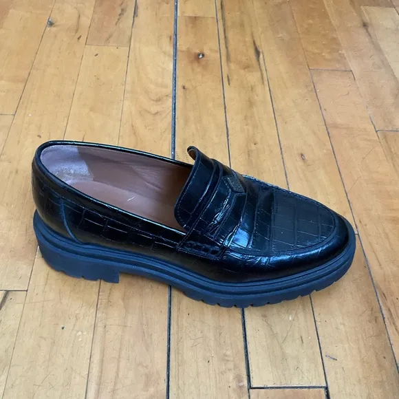 Black Crocodile Pattern Loafers