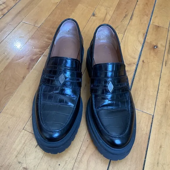 Black Crocodile Pattern Loafers