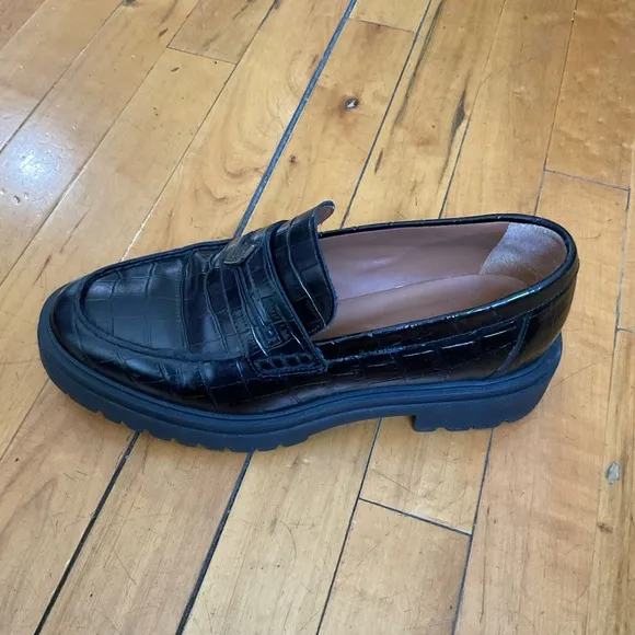 Black Crocodile Pattern Loafers