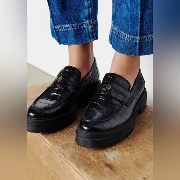 Black Crocodile Pattern Loafers