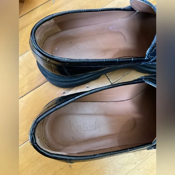 Black Crocodile Pattern Loafers
