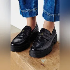 Black Crocodile Pattern Loafers