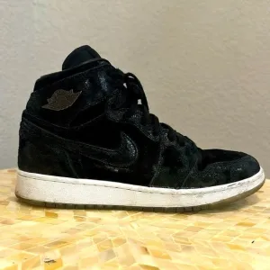 Black retro air Jordan 1 size 5.5y (excluded )