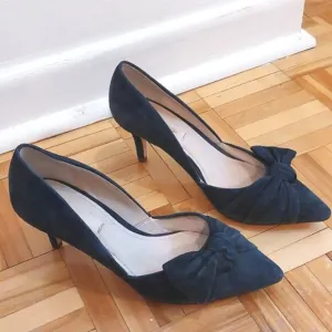 Blue suede Louise et Cie classic shoes size 5.5