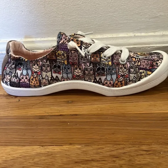 Bobs by Sketchers Cat Print Shoes Size 6.5