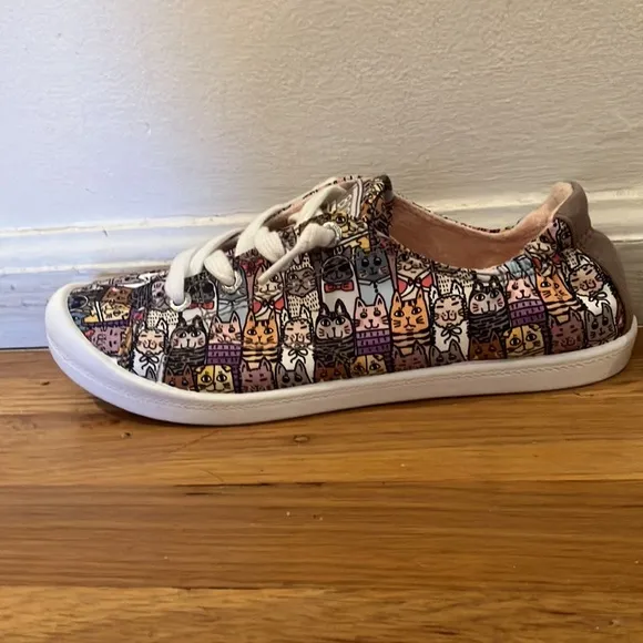 Bobs by Sketchers Cat Print Shoes Size 6.5