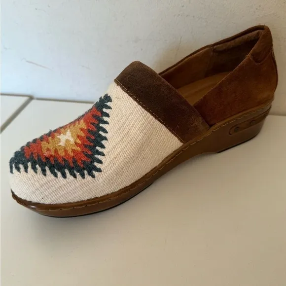 Born Bailie White Brown Suede Leather Boho Platform Closed Heel Clog NIB