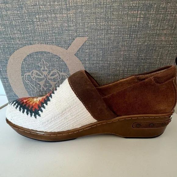 Born Bailie White Brown Suede Leather Boho Platform Closed Heel Clog NIB