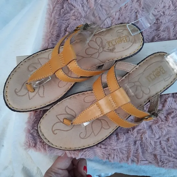 Born Slip On T Strap Wedge Leather Comfort Cushioned Sandal Yellow 7 Shoes NEW