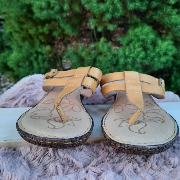 Born Slip On T Strap Wedge Leather Comfort Cushioned Sandal Yellow 7 Shoes NEW