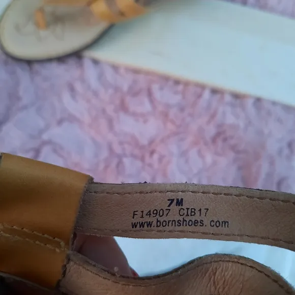 Born Slip On T Strap Wedge Leather Comfort Cushioned Sandal Yellow 7 Shoes NEW