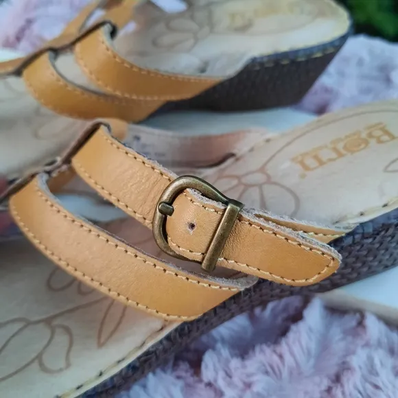 Born Slip On T Strap Wedge Leather Comfort Cushioned Sandal Yellow 7 Shoes NEW