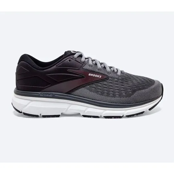 Brooks Dyad 11 running  shoes size 9 men’s