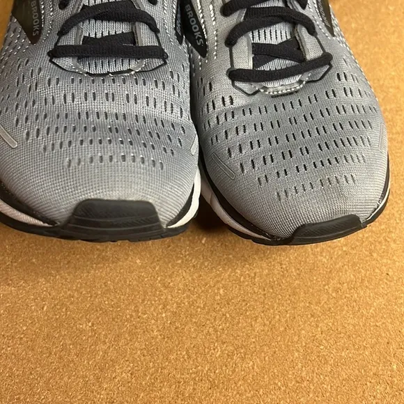 Brooks Ghost 13 Running Shoes Size 8