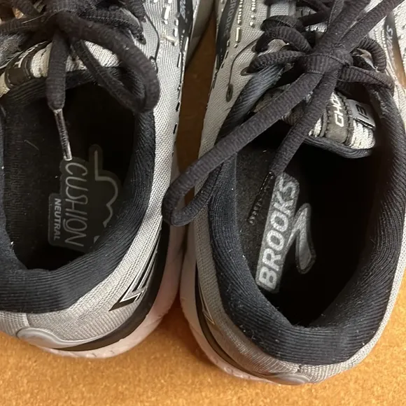 Brooks Ghost 13 Running Shoes Size 8