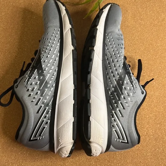 Brooks Ghost 13 Running Shoes Size 8