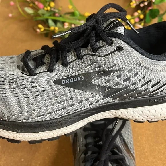 Brooks Ghost 13 Running Shoes Size 8