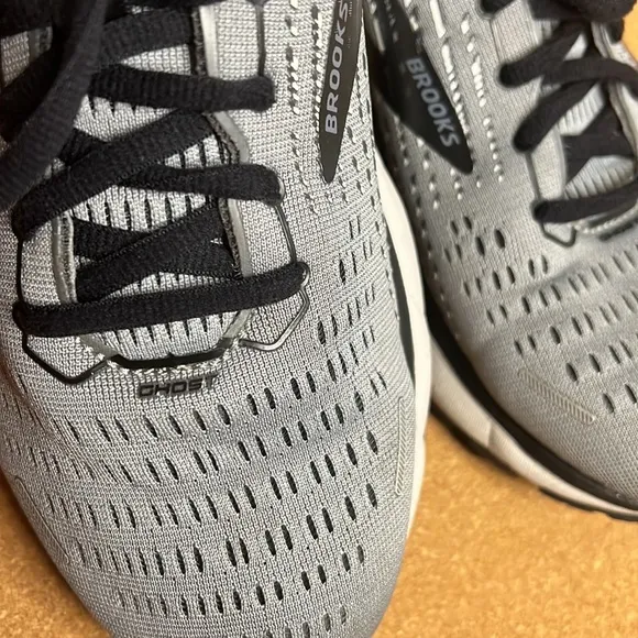 Brooks Ghost 13 Running Shoes Size 8