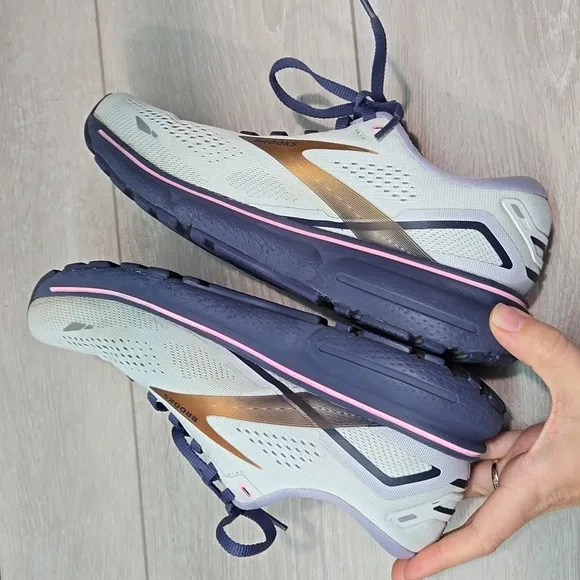 Brooks Ghost Women's Athletic Running Shoes Sneakers Sz 8