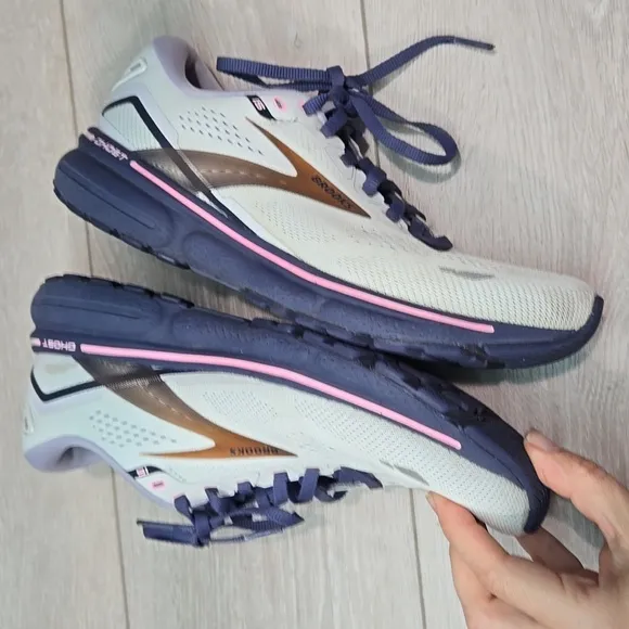 Brooks Ghost Women's Athletic Running Shoes Sneakers Sz 8