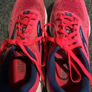 Brooks Launch 9 Women Size US 7 1203731B604 Running Shoes Pink Fuchsia Cobalt