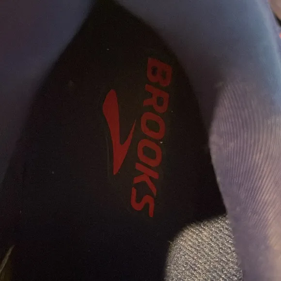 Brooks Ravenna 8 woman’s shoes size 10
