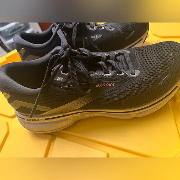 Brooks Women's Ghost 15 Engineered air mesh upper Black Running Athletic Shoes