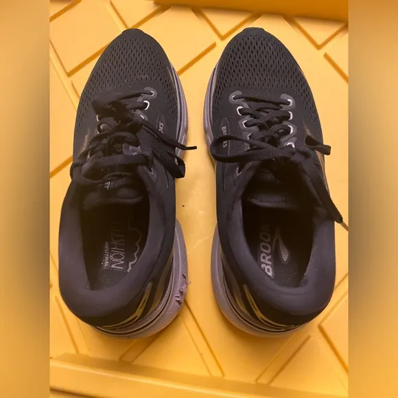 Brooks Women's Ghost 15 Engineered air mesh upper Black Running Athletic Shoes