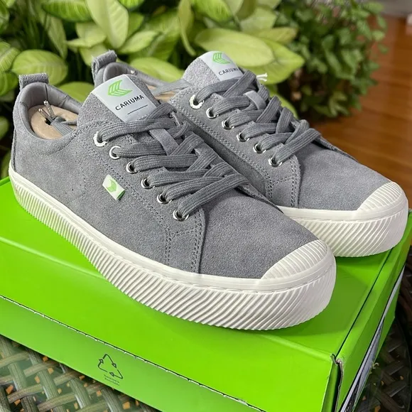 Cariuma Sneakers OCA low Charcoal Grey Suede Sneakers Men’s 9.5