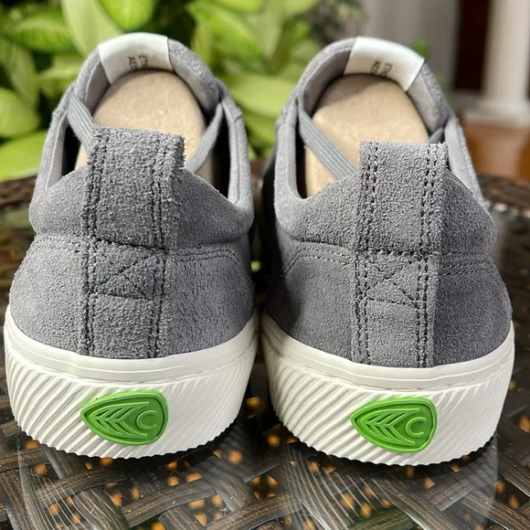 Cariuma Sneakers OCA low Charcoal Grey Suede Sneakers Men’s 9.5
