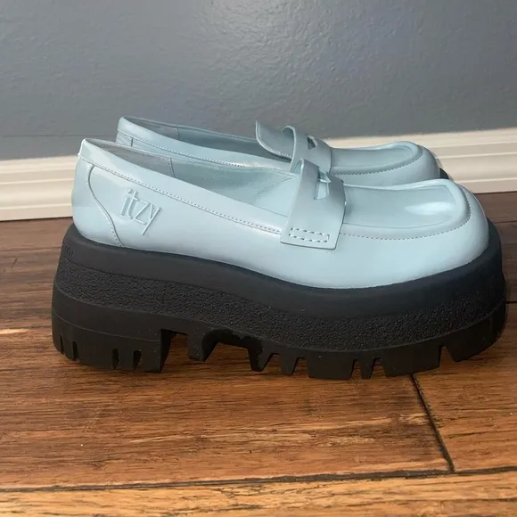 CHUNKY PLATFORM y2k LOAFERS KPOP ITZY HEELS CHARLES KEITH RAINIER PENNY LOAFERS