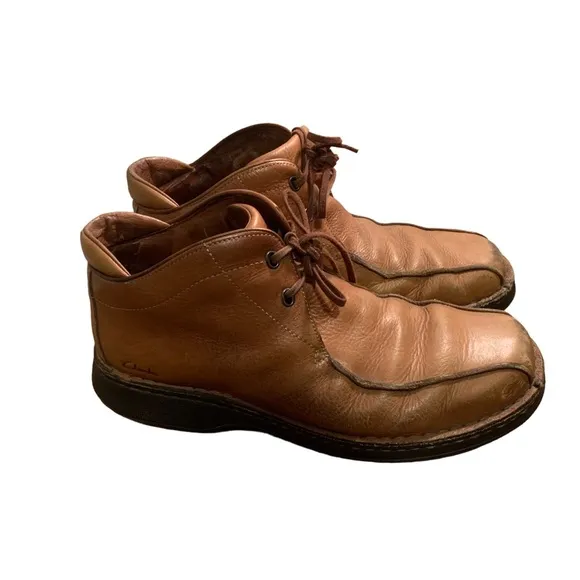Clarks brown leather chukka style boots shoes men's size 10.5
