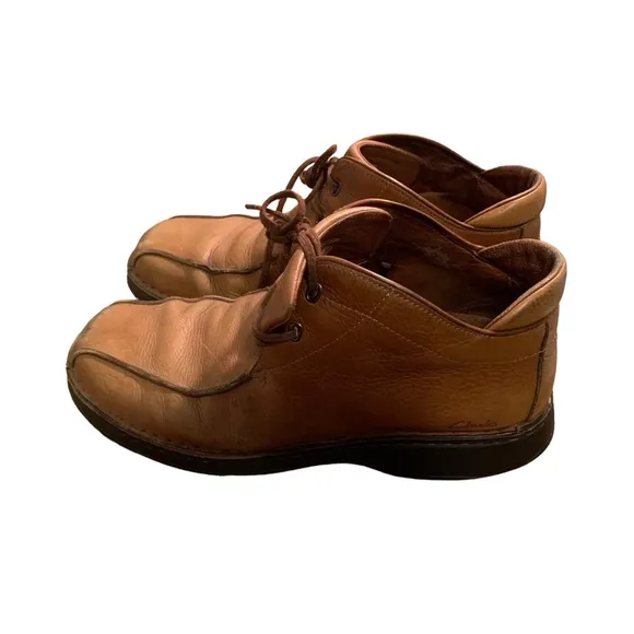 Clarks brown leather chukka style boots shoes men's size 10.5