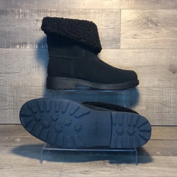 Clarks - Opal Zip Black Suede
