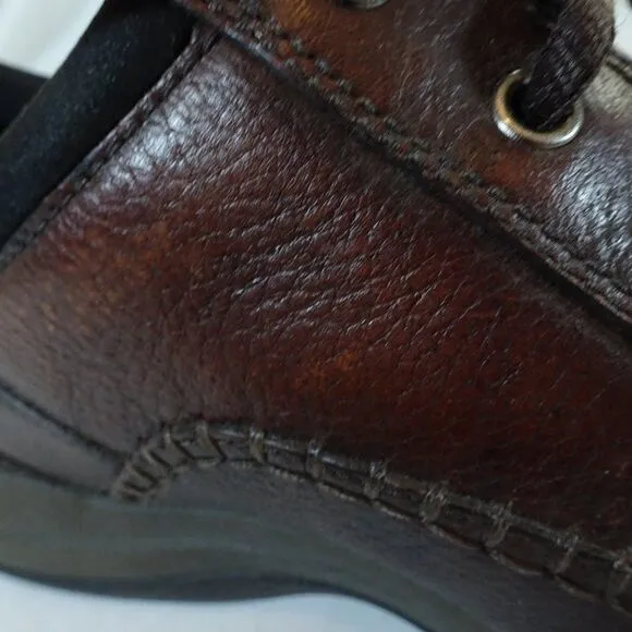 Clarks Men Brown Shoes Size 9W.