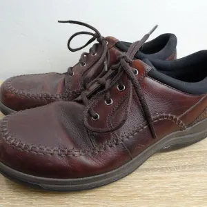 Clarks Men Brown Shoes Size 9W.